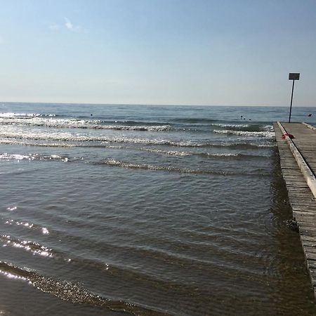 Centralissime Mansarde Piazza Brescia Lido di Jesolo Bagian luar foto