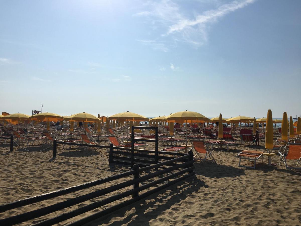 Centralissime Mansarde Piazza Brescia Lido di Jesolo Bagian luar foto