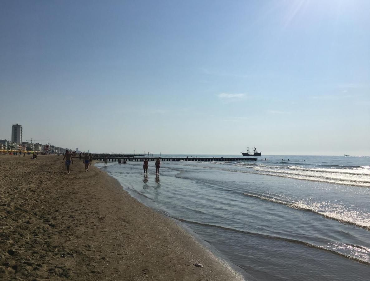 Centralissime Mansarde Piazza Brescia Lido di Jesolo Bagian luar foto