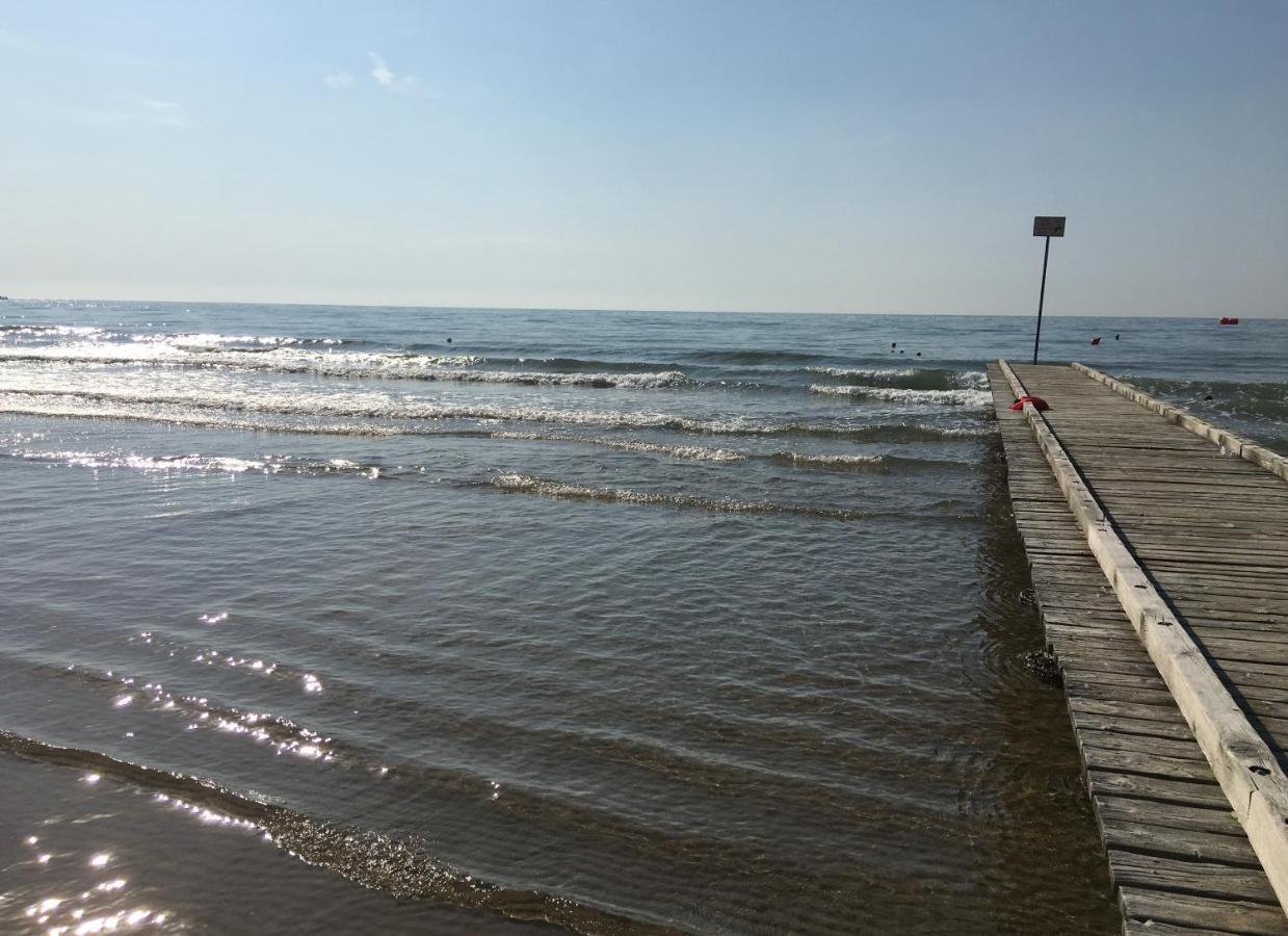Centralissime Mansarde Piazza Brescia Lido di Jesolo Bagian luar foto
